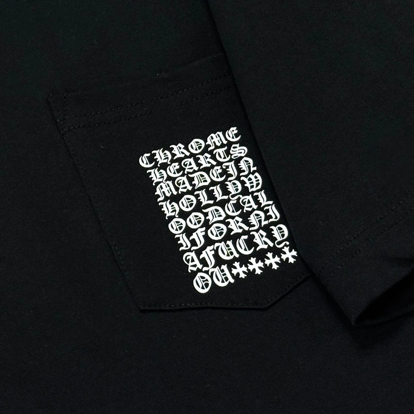 P170 Chrome Hearts Chrome Hearts 25 high-end versions. The fabric is made of 300 grams of high-density pure cotton. It does not deform or shrink. It has three labels. It is the same style for men and women. Technology: Digital printing. Color: White. Black. SIZE: S-XL.